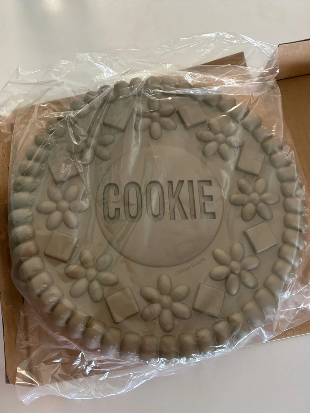 Williams Sonoma Sandwich Cookie Cake Pan Set - Brown and White